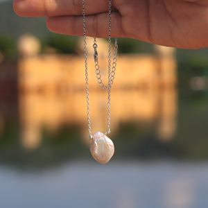 สร้อยคอมุกบาโรกธรรมชาติทรงอิสระ สร้อยคอเงินแท้ 925  งานแฮนด์เมด  สำหรับงานปาร์ตี้ - Product Image 6