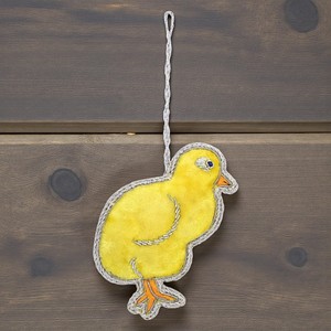 Adorable Adorno Colgante Decorativo de Pájaro Zari |   Adorno de Pájaro Hecho a Mano con Cuentas, Seda y Encaje para Puerta, Pared y Decoración de Celebraciones - Product Image 2