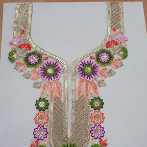 Patchs brodés artistiques audacieux Casque élégant à col pour costumes et défilés de mode - Product Image 1