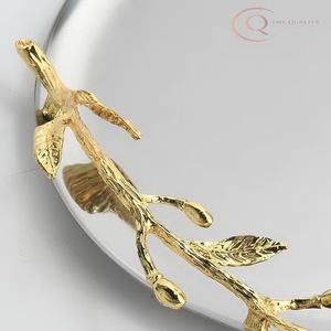 Plateau décoratif en métal pour le Ramadan avec couleurs personnalisables et motifs floraux/à carreaux |   Rehausse l'esthétique moderne de la maison et de la table - Product Image 5