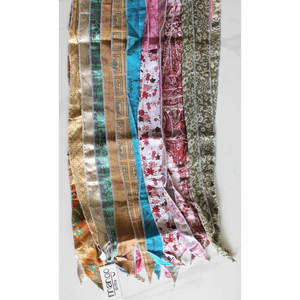 Écharpes en satin de soie vintage de haute qualité, fabriquées à partir de sari indien recyclé, légères, patchwork, numériques, douces, confortables, vente en gros par lots - Product Image 3