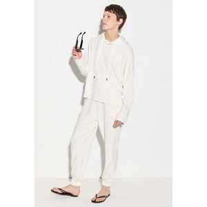 Sweat-shirt à capuche en tissu modal soyeux et texturé - Product Image 1