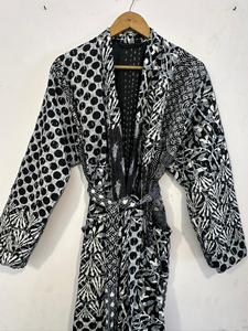 Kimono en coton noir et blanc, robe de mariée patchwork Kantha, peignoir hippie bohème Kantha, robe de kimono patchwork faite à la main - Product Image 4