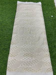 Tissu fantaisie uni respirant Sherwani Kurta brodé de Grogette en viscose pure pour garçons avec technique non tissée à mémoire de forme - Product Image 3