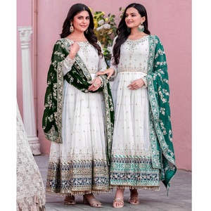 Vêtements ethniques polyvalents Salwar Kameez, pakistanais, brodés à la main, parfaits pour les festivals indiens. - Product Image 1