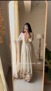 Couleur blanc cassé la plus vendue en fausse georgette avec séquence de broderie à Diwali, mariages, festival et fête pour robe - Product Image 3