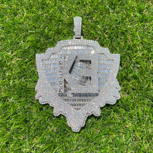 Colgante de Escudo con Letra Personalizada, Elaborado en Plata 925 con Detalles de Diamantes Moissanite, Estilo Hip Hop de Lujo, Diseño Completamente Engastado - Product Image 3