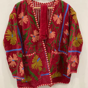 Veste bohème faite à la main automne coton matelassé Suzani travail velours broderie plage Kimono court manteau Style bohème - Product Image 1