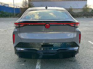 2024 V O L K S W A G E N I D.U N I X Hatchback AWD con dirección izquierda automática Batería de litio Asientos de cuero Portaequipajes de techo de metal - Product Image 2