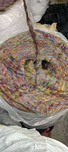 Fibra de seda Sari reciclada hecha a medida en varios colores para hilanderos y tejedores de reventa - Product Image 2