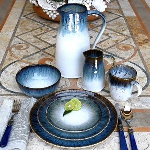 Assiette à dîner en céramique Indigo Rim, finition glaçure dégradée, surface de service large, choix durable pour les tables raffinées - Product Image 4