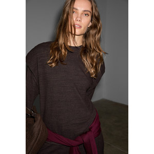 GRIMELANGE LURELLE Blusa de hombros acolchados de tela suave y elástica para mujer - Product Image 5