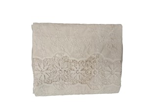 Tissu en coton peigné blanc de qualité supérieure avec dentelle GPO, broderie florale ajourée, pour la confection de robes et kurtis pour filles - Léger - Product Image 2