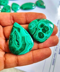 Cabochon de malachite naturelle de haute qualité pierre précieuse semi-précieuse en vrac de forme mixte pour la fabrication de bijoux - Product Image 2