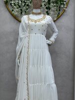 Robe de bal longue droite vintage tendance en fausse fourrure et satin brodé, respirante, avec sequins, coupe droite, taille naturelle, et dupatta assortie