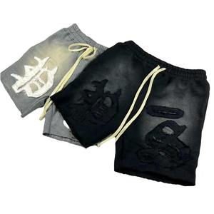 Shorts mi-longs sportifs vintage pour homme, 100% polyester, séchage rapide, respirant, motif uni, impression en relief, poche à cordon - Product Image 1