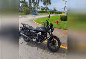 Motocicleta Cruiser M-o-t-o Guzzi V7 III STONE en Venta - Product Image 2