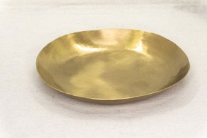 Plateau à vaisselle rond en laiton naturel fait à la main, meilleur design pour la maison, décoration d'hôtel, restaurant, bar, ustensiles de cuisine, décoration de table - Product Image 4