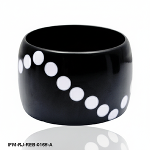 Brazalete Ancho de Resina Negra Hecho a Mano con Arco de Lunares Blancos, Estilo Retro Moderno y Atrevido para Mujer - Product Image 4