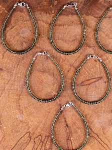 Bracelet en perles de MOLDAVITE facetté en forme de rondelle, bijoux en téktite avec certification - Product Image 4