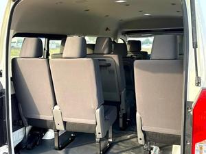 Nuevo/USADO 2025 TOYOTA HIACE DLX V4 2.5L con Cámara Trasera 360, Capacidad de Carga 31-40T, Emisión Diésel/GAS, Automático, EN VENTA - Product Image 4