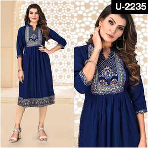 Rayonne de style ethnique à la mode avec impression en feuille d'aluminium et travail en miroir Kurtis fantaisie de grande taille pour les femmes indiennes et pakistanaises - Product Image 4