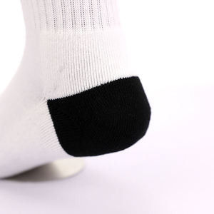 Chaussettes blanches imprimées avec des motifs personnalisés, chaussettes vierges pour sublimation, chaussettes de basketball pour sublimation - Product Image 4