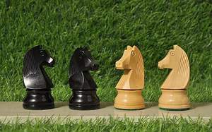 Jeu d'échecs en bois fabriqué à la main avec un beau design Pièces d'échecs de grande taille disponibles au prix de gros - Product Image 4