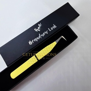Pinzas de fibra de pestaña de 90 grados con punta de acero, antimagnéticas, antiestáticas, de agarre perfecto, de fibra fina amarilla y plateada - Product Image 4