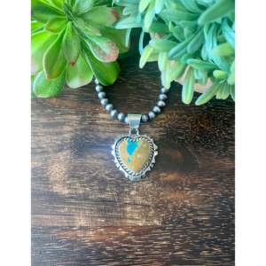 Collier pendentif cœur en argent sterling 925 et turquoise Royston sertie de perles, avec chaîne à perles brunes, unisexe, pour tous les jours, par Eddie Secatero - Product Image 1