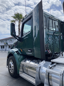 Precio Económico para Camiones Peterbilt 579 USADOS de 2018, Diésel, Manuales, Euro 5, Cabina Doble con Cama/Cabina Doble Convencional - Envío a Todo el Mundo - Product Image 4