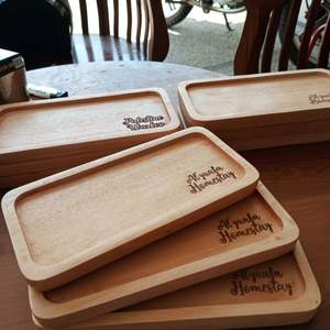 Plateau de service classique en bois carré peint à la main pour cadeaux - Product Image 1