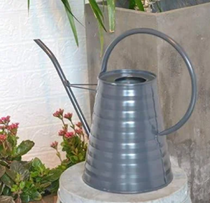 Arrosoir galvanisé de style vintage, accessoire de jardin en métal classique pour plantes et fleurs disponible au prix de gros - Product Image 4