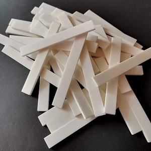 Púas de Guitarra de Hueso 100% de la Mejor Calidad, Puente de Hueso para Guitarra, Púas de Hueso Blanqueadas y Sin Blanquear a Precios Económicos - Product Image 1