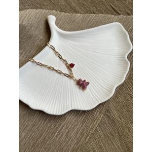 Collana con figura di orsacchiotto con cuore di pietra rosa
