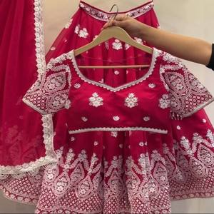 Conjunto Étnico VASTRA COTTAGE de Lehenga Choli y Dupatta de Georgette Sintética con Bordado de Hilo y Lentejuelas, Diseño Elegante para Bodas y Festividades - Product Image 2