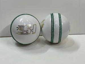 Pelota de Grillo Roja Cuero Totalmente Cosido a Mano 5,5 oz - Product Image 5