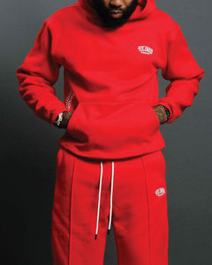Conjunto Deportivo Tulonese Rojo de la Hermandad Griega, Sudadera con Capucha y Pantalones Acampanados para un Estilo de Hermandad Moderno y Ropa Urbana para el Campus - Product Image 5