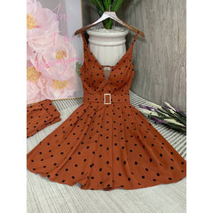 Jolie robe de soirée florale pour les fêtes - Product Image 1