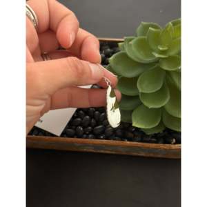 Pendientes Colgantes Hechos a Mano en Plata de Ley y Turquesa Negra Estilo Navajo con Forma de Gota de Agua - Product Image 5