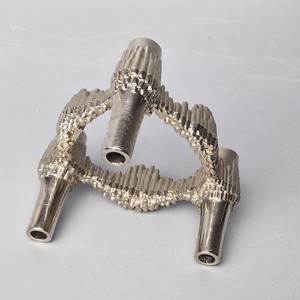 Bougeoir Brutaliste Moderne en Aluminium Brossé Art Abstrait à Quatre Cônes - Product Image 3