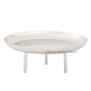 Bol de service décoratif rond en métal argenté avec support surélevé pour une table élégante et des intérieurs de maison élégants - Product Image 1