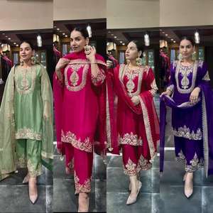 Tenue de fête et de mariage traditionnelle pour femmes, ensemble haut, bas et dupatta en pure soie chinon indienne et pakistanaise par Maruti Fashion - Product Image 6