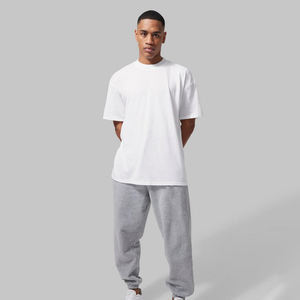 กางเกงวิ่งจ๊อกกิ้งโอเวอร์ไซส์สำหรับผู้ชายกางเกงวอร์มสไตล์ลำลองปักลายลูกไม้ซักสีเข้ม - Product Image 3