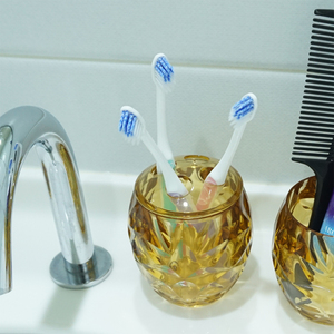 [Holar] Taiwan Made Durable Rond Transparent 4 Fentes Porte-Brosse à Dents en Plastique pour Salle de Bains et Hôtel - Product Image 5