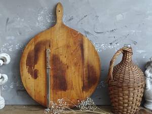 Tabla de cortar de madera de diseño minimalista con ranura para jugo y cuchillo para queso de acero inoxidable, acabado natural, cocinas modernas ideales - Product Image 4