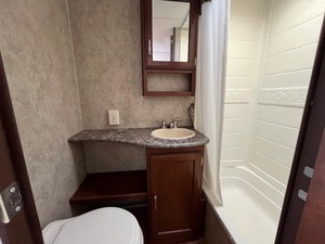 Used 2014 Keystone RV P-a-s-s-p-o-r-t 2650BH G-r-a-n-d T-o-u-r-i-n-g Ready for Sale - Product Image 5