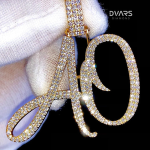 จี้เพชร VVS สั่งทำได้ จี้ชื่อสั่งทำได้ เงินแท้ 925 ชุบทอง สไตล์ฮิปฮอป คลาสสิก สำหรับทุกเพศ เหมาะสำหรับงานปาร์ตี้ จี้รูปแร็ปเปอร์ - Product Image 1