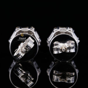 Bonitos pendientes de tuerca helados con diamantes redondos brillantes y moissanita de corte Baguette en oro sólido de 10kt para mujer - Product Image 4