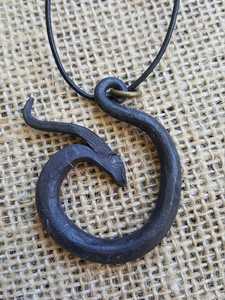 Espiral de joyería de hierro forjado a mano, corazón, clave de sol, Cruz de Troll o colgante de serpiente, joyería de herrero, collares de acero forjado - Product Image 6